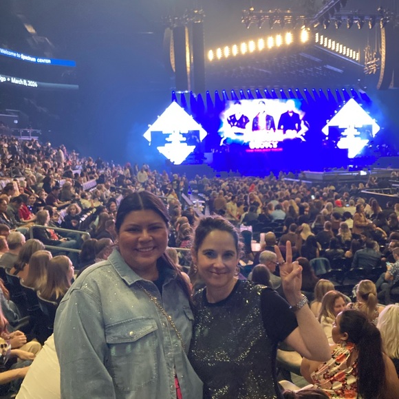 Meet your Posher, Marisa - Picture 1 of 1